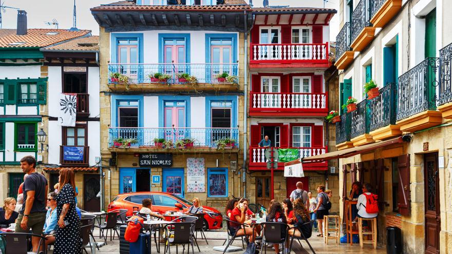 El pueblo medieval "más colorido de Euskadi" está a una hora de Pamplona, según National Geographic