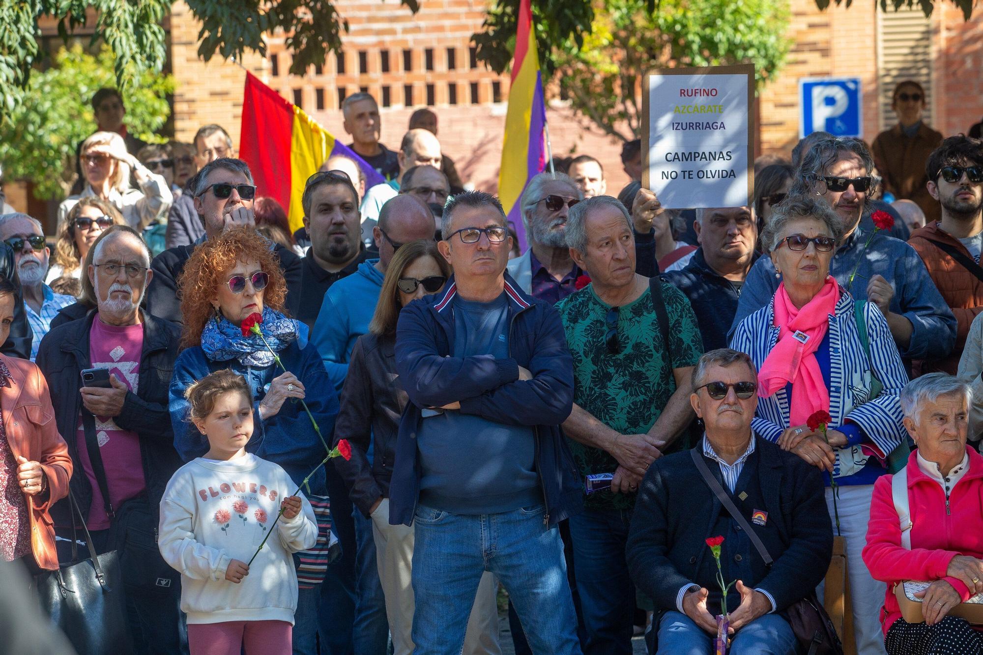 Inauguración del monumento en homenaje a las víctimas de la represión franquista en la Rochapea