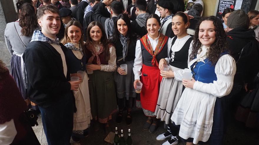 Azpeitiko Santomasetan, jai giroa aterkien azpian