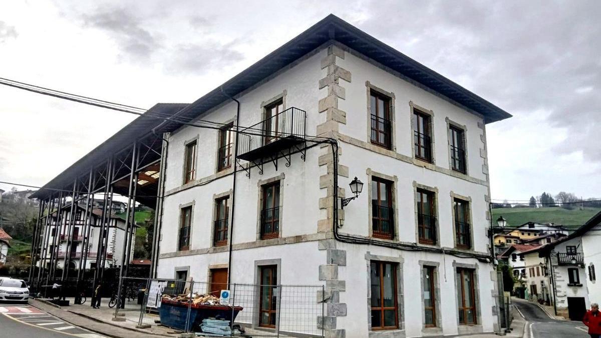 La casa Elizatea donde se encuentra el bar restaurante La Villa, data del siglo XVI | .