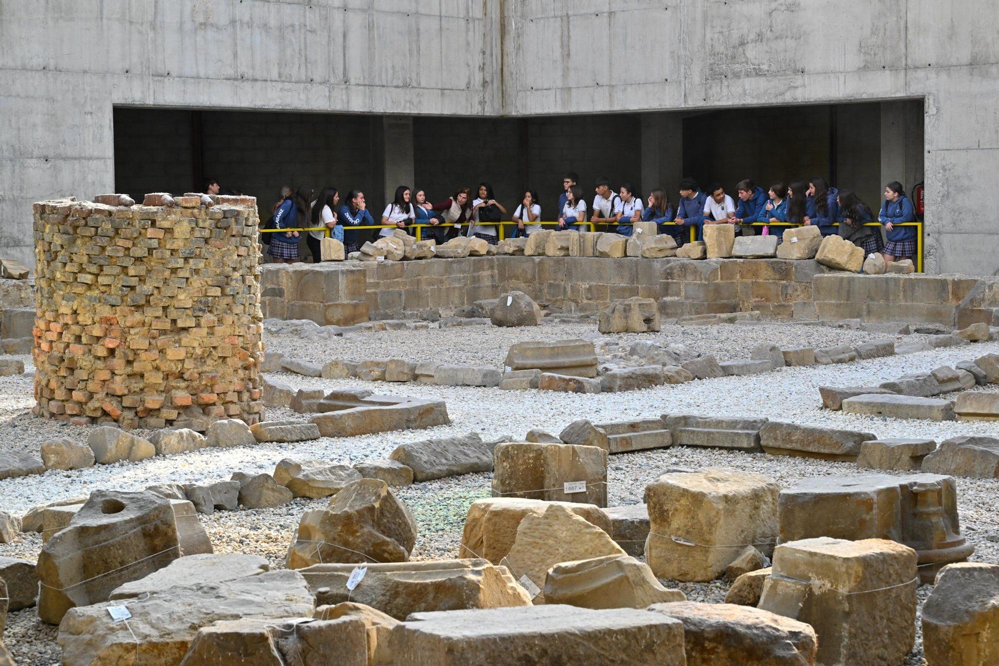 En imágenes: Estudiantes de Bizkaia  miran al futuro desde la arqueología