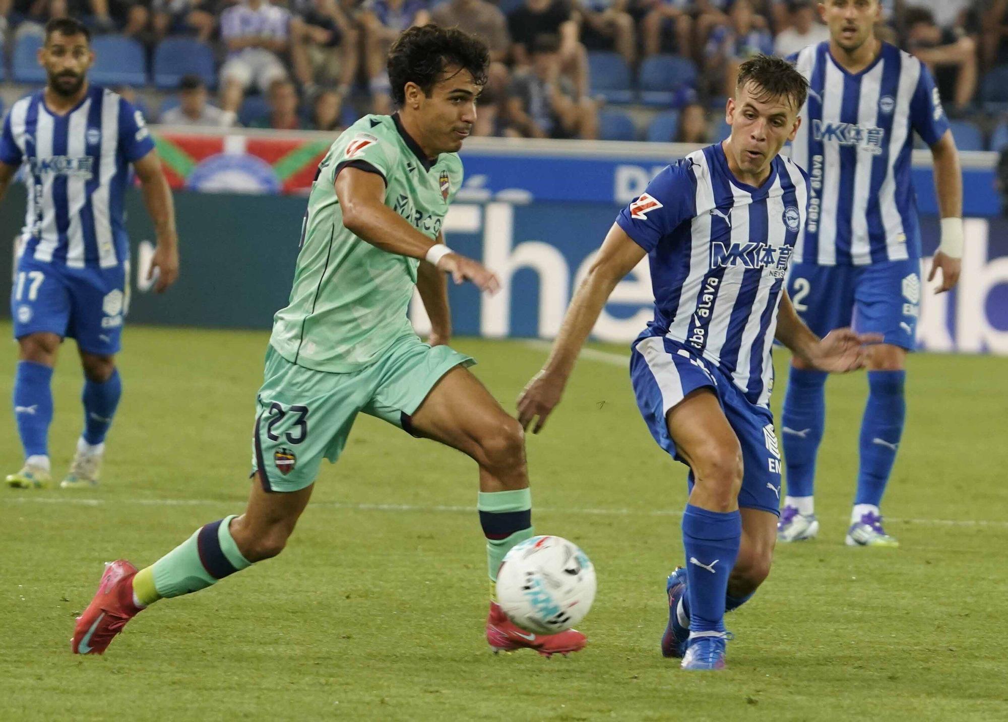 En imágenes: Así está siendo el debut liguero del Alavés contra el Levante