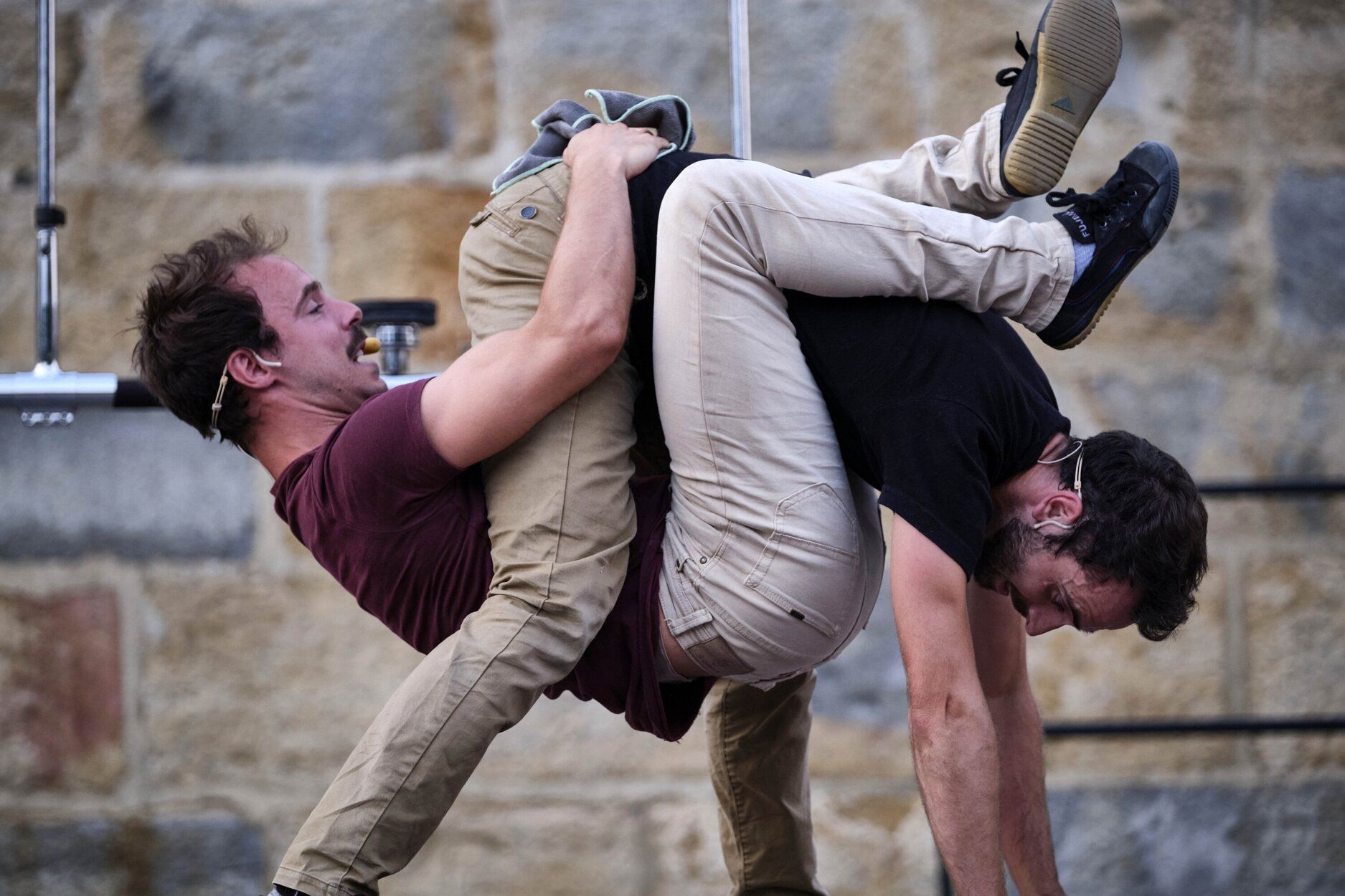 Fotos del espectáculo de circo y acrobacias de la compañía Cia Seon