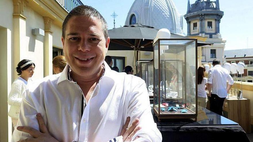 Hannibal Laguna cumple su sueño de &quot;vestir cabezas&quot;