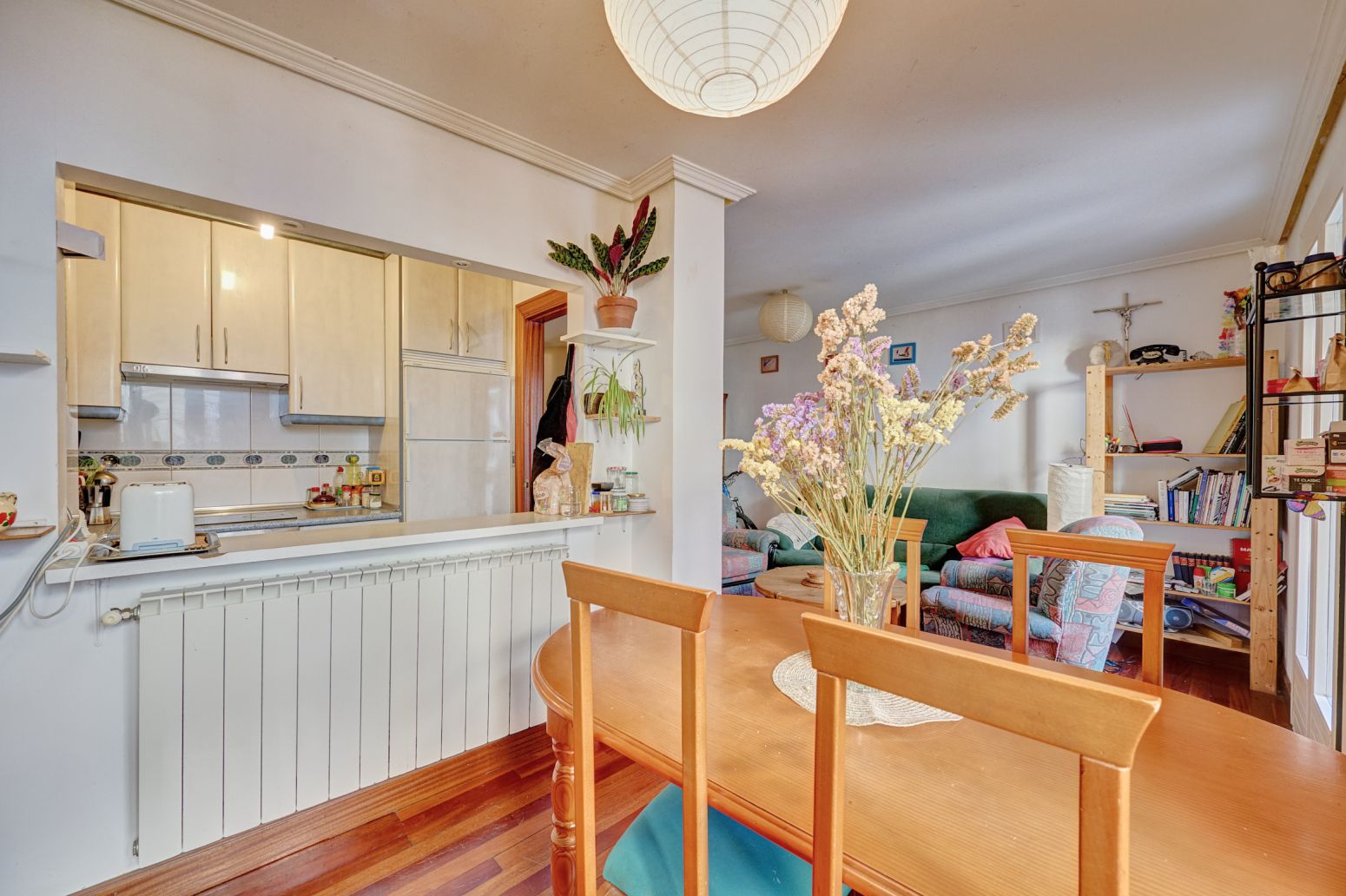 Un ático tríplex con alma en plena calle San Nicolás: vivir el Casco Viejo desde dentro