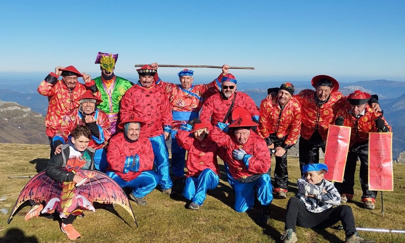 El belén montañero de Gorbeia alcanza la Cruz