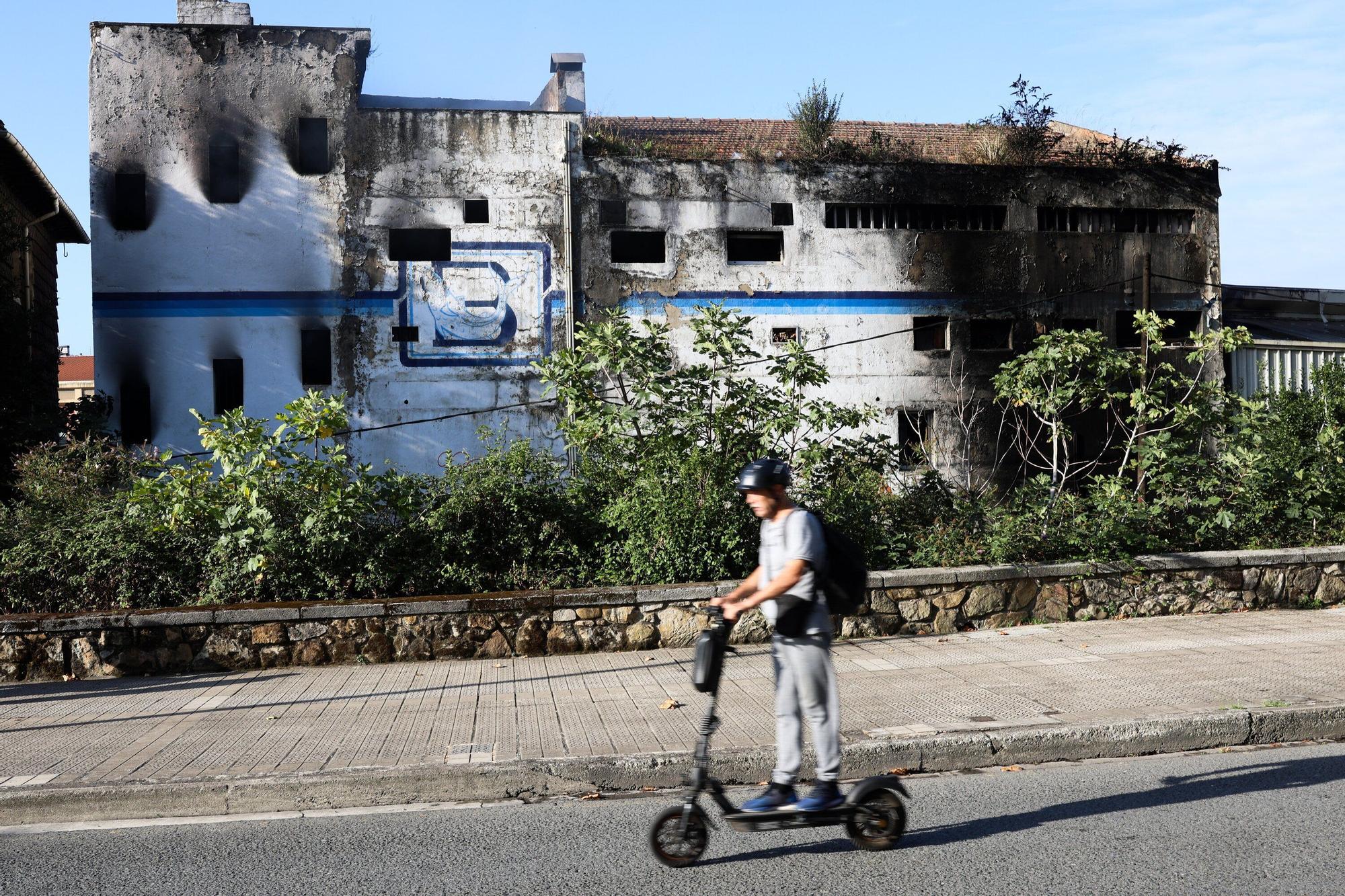 Siete heridos por inhalación de humo en el incendio de un pabellón okupado en Sestao