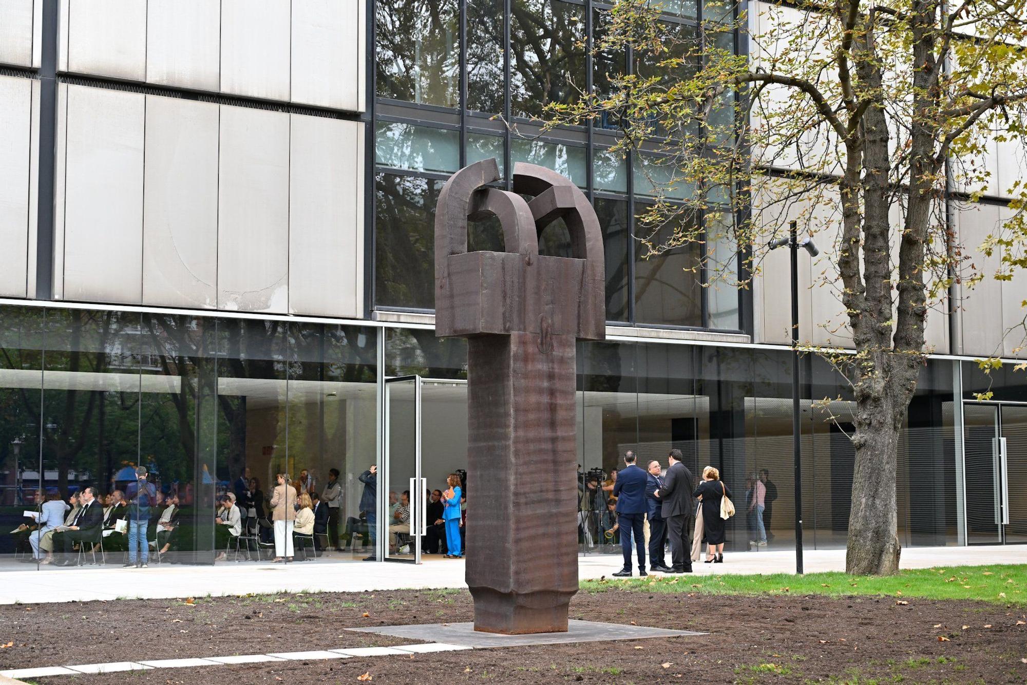 a escultura de Chillida "Elogio del hierro III" regresa a Bilbao