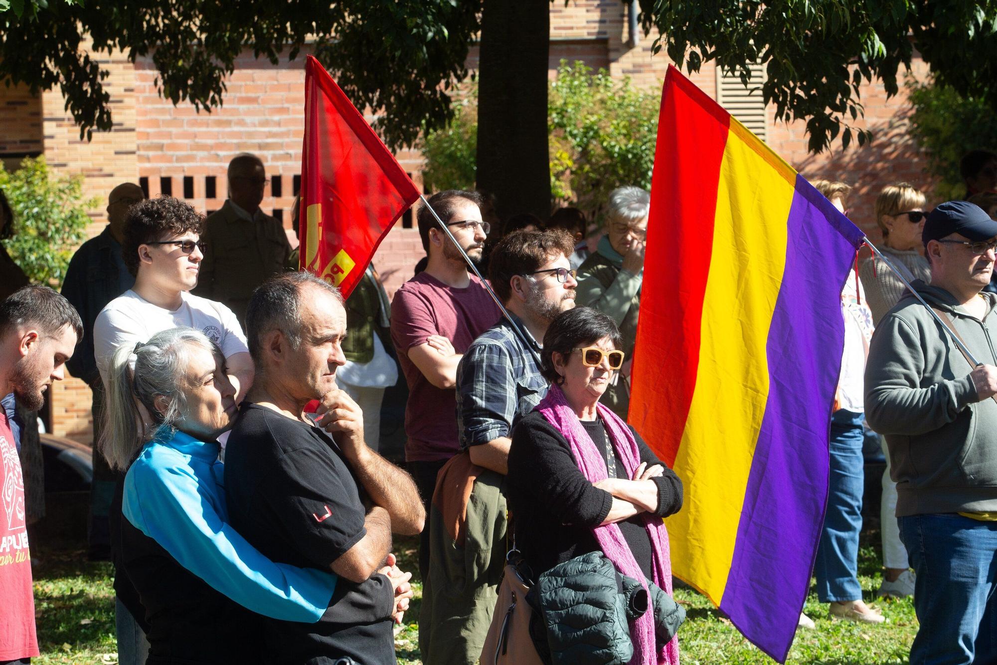 Inauguración del monumento en homenaje a las víctimas de la represión franquista en la Rochapea