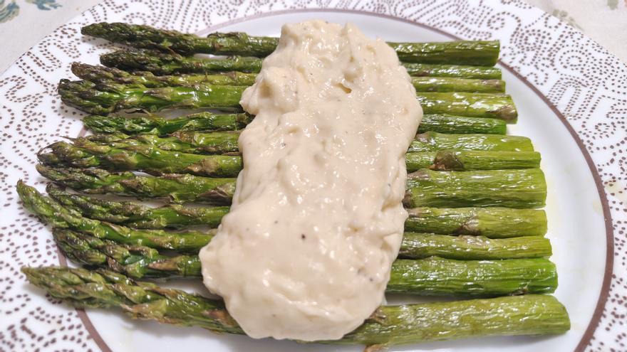 Prepara así una salsa mornay, la prima sabrosa y multiusos de la bechamel