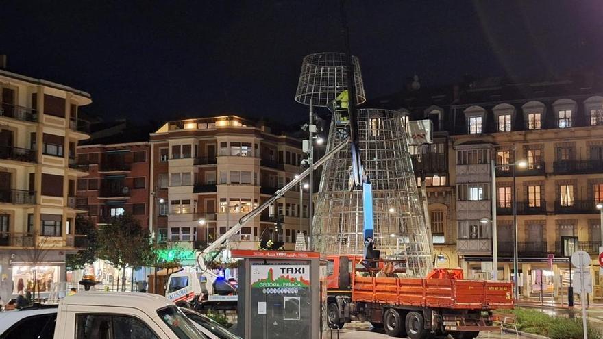Irun, como Vigo y Badalona: hace crecer su árbol de Navidad récord