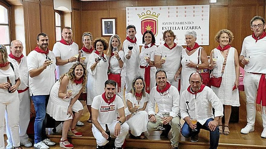 Un brindis al sol, por Tierra Estella