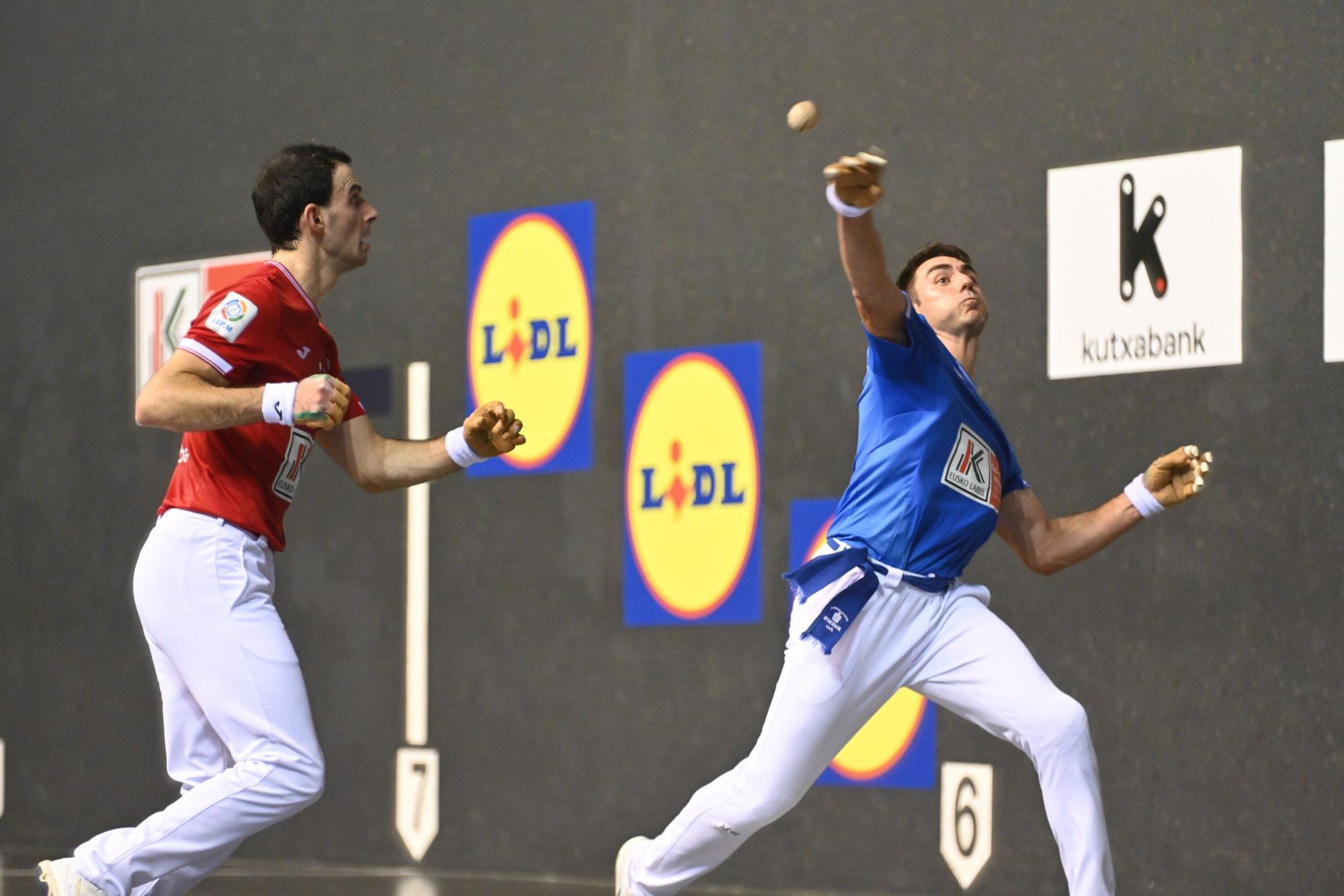 Peio Etxeberria, finalista del Cuatro y Medio por tercera vez consecutiva después de ganar a Altuna III en el Atano III de Donostia.