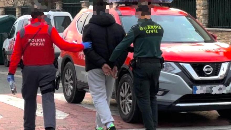 Detenido en Cascante por robo con fuerza, hurto de vehículo, delito contra el bienestar animal y daños