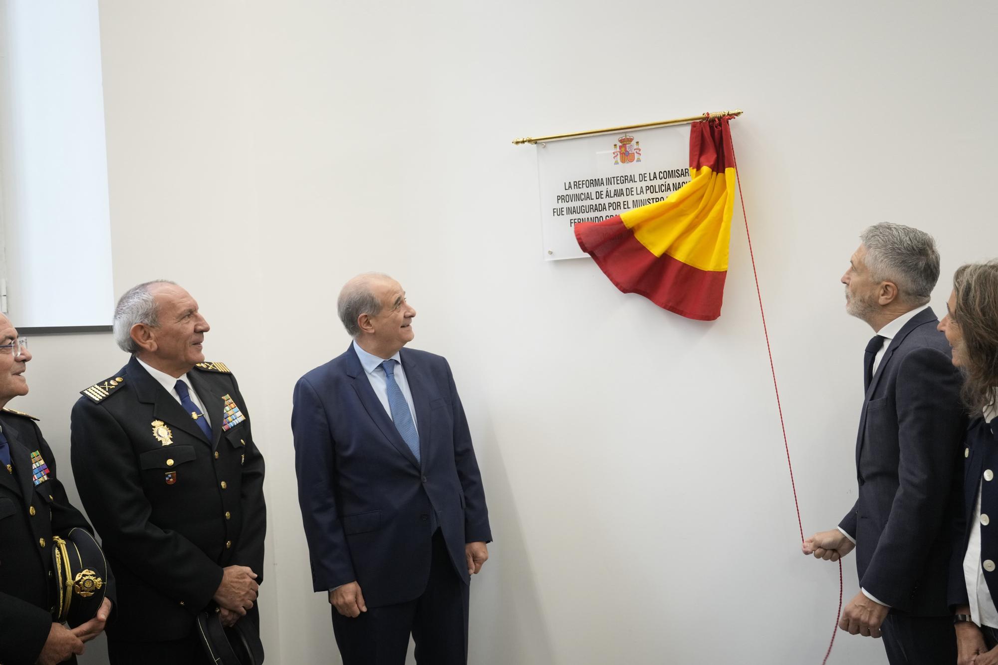 En imágenes: Grande-Marlaska inaugura en Vitoria la Comisaría Provincial de Álava