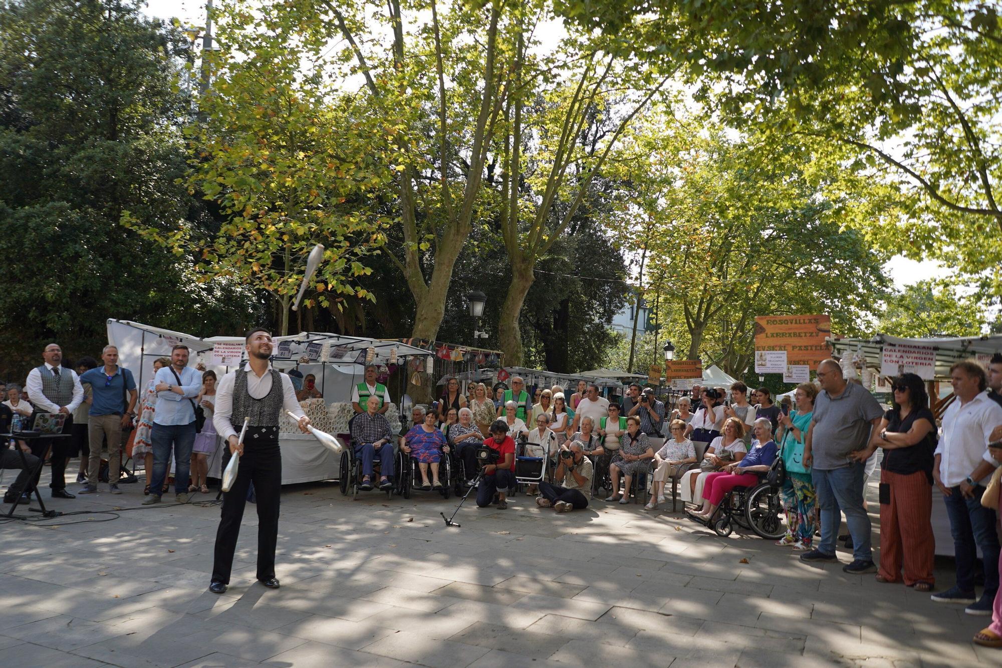 En imágenes: La apertura oficial de las barracas y la ofrenda floral a la Amatxu de Begoña por parte de los circenses