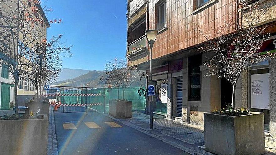 Los vehículos ya pueden utilizar la calle Kaia para salir del municipio