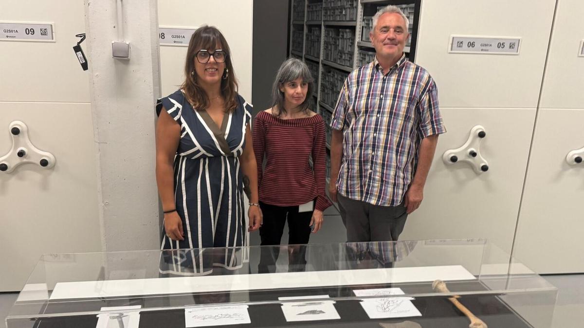 Un momento de la visita de la diputada de Cultura a Gordailua.