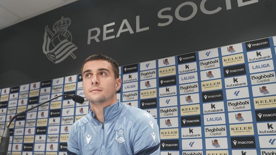 Karrikaburu: &quot;Soy de la Real, y jugar aquí es lo máximo para mí&quot;