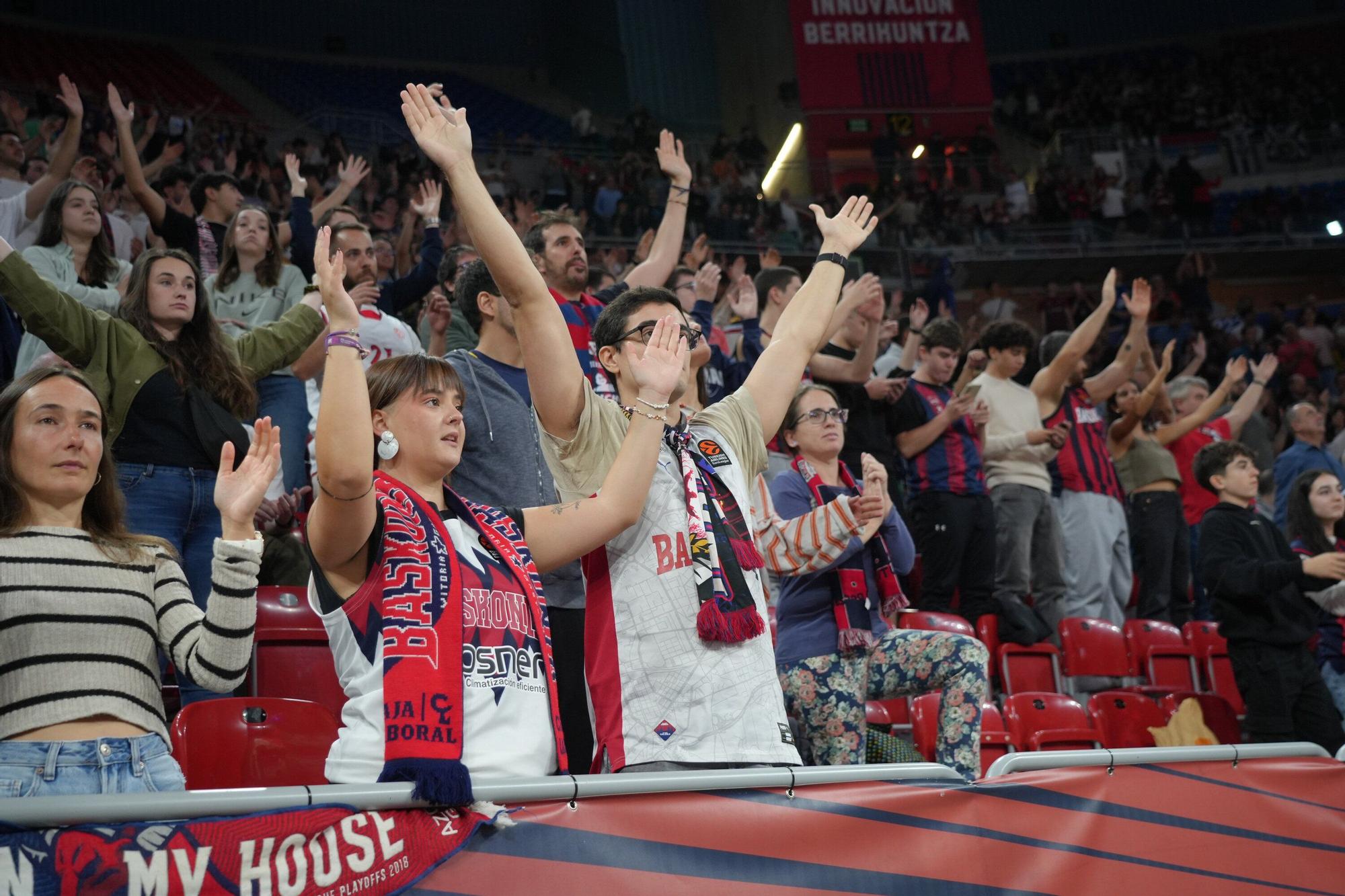 En imágenes: Ambientazo en el Baskonia-Partizan (¡Búscate en las fotos!)