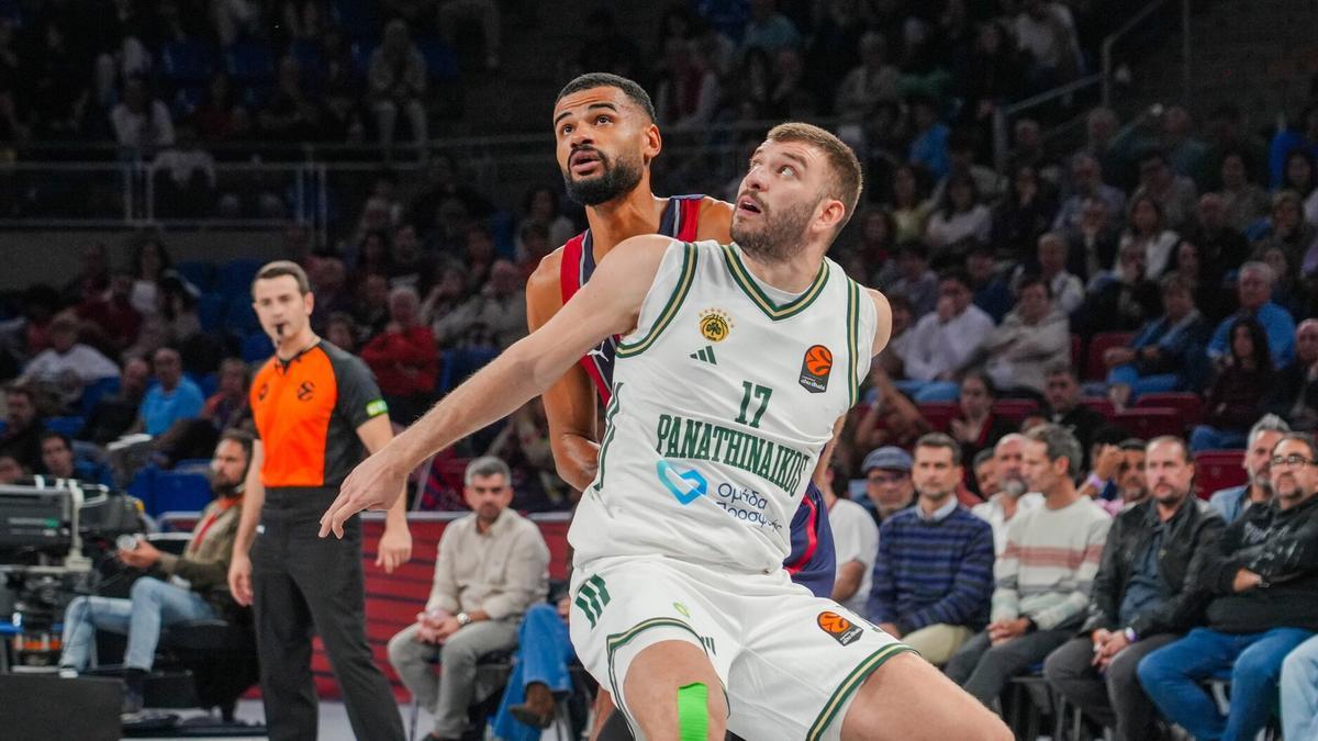 Luwawu-Cabarrot pelea por la posición con Rogkavopoulos.