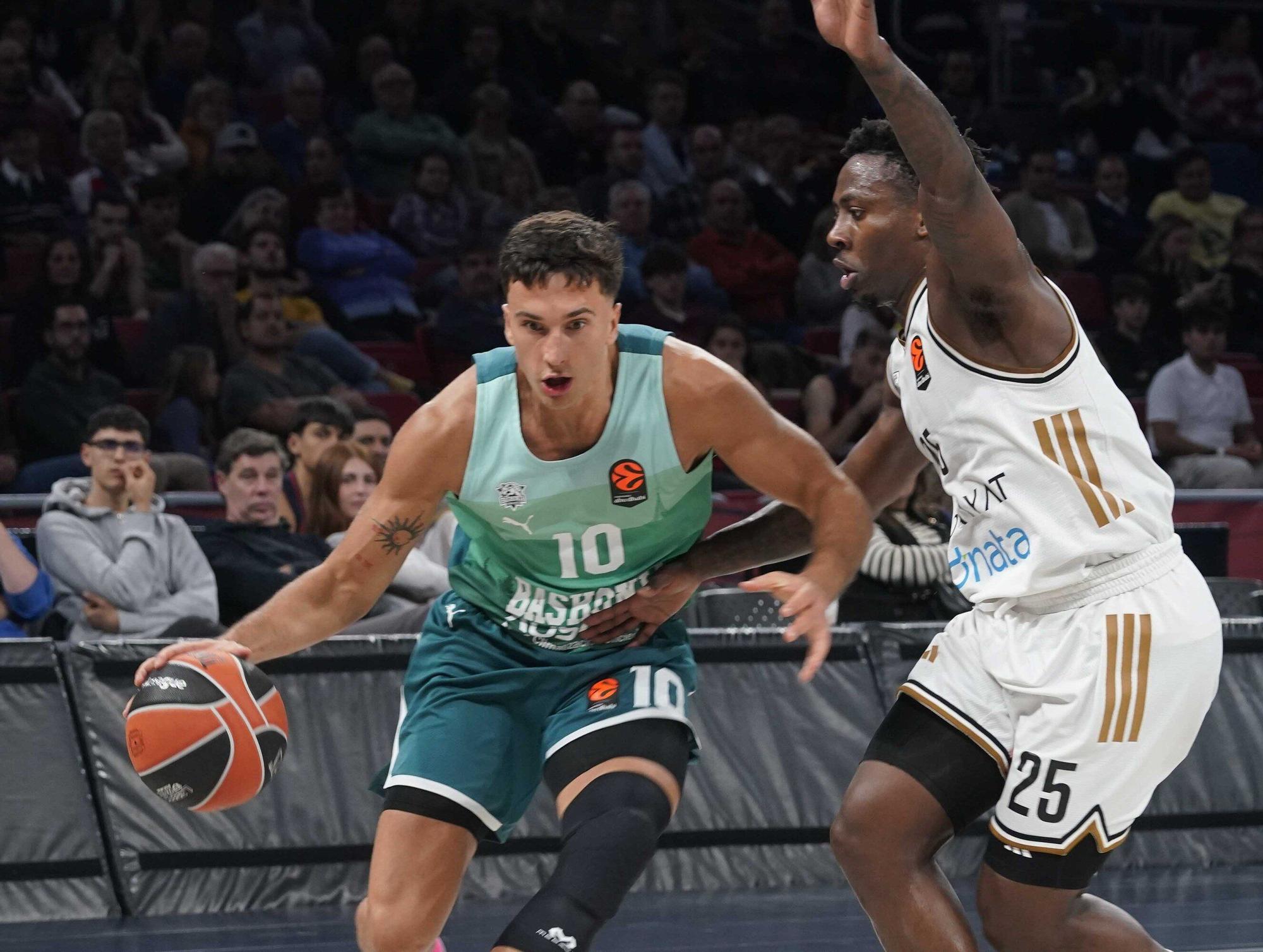 Todas las imágenes del Baskonia - Dubái (92-85)