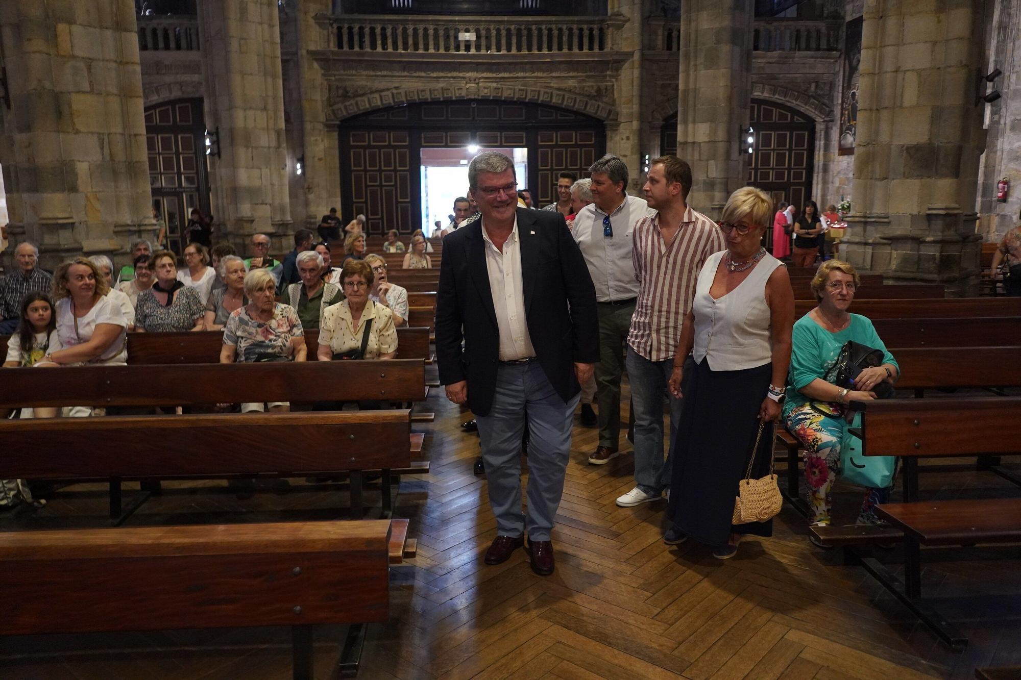 En imágenes: La apertura oficial de las barracas y la ofrenda floral a la Amatxu de Begoña por parte de los circenses