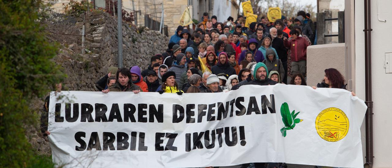 Fotos de la protesta en Etxauri contra el proyecto fotovoltaico en Sarbil