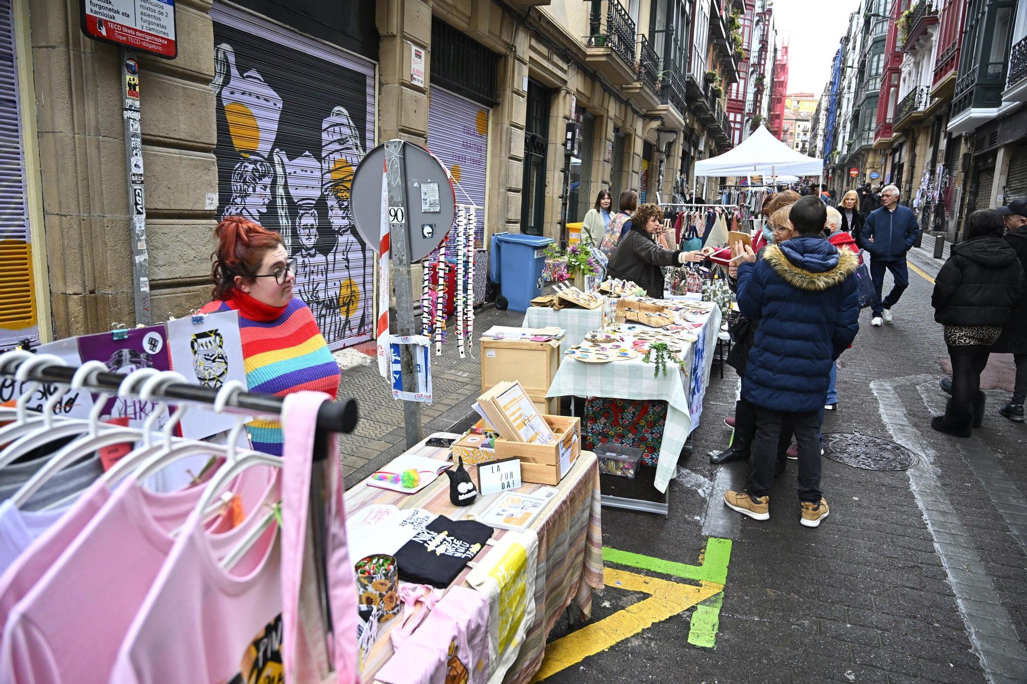 En imágenes: el mercado del Dos de Mayo se viste de Navidad
