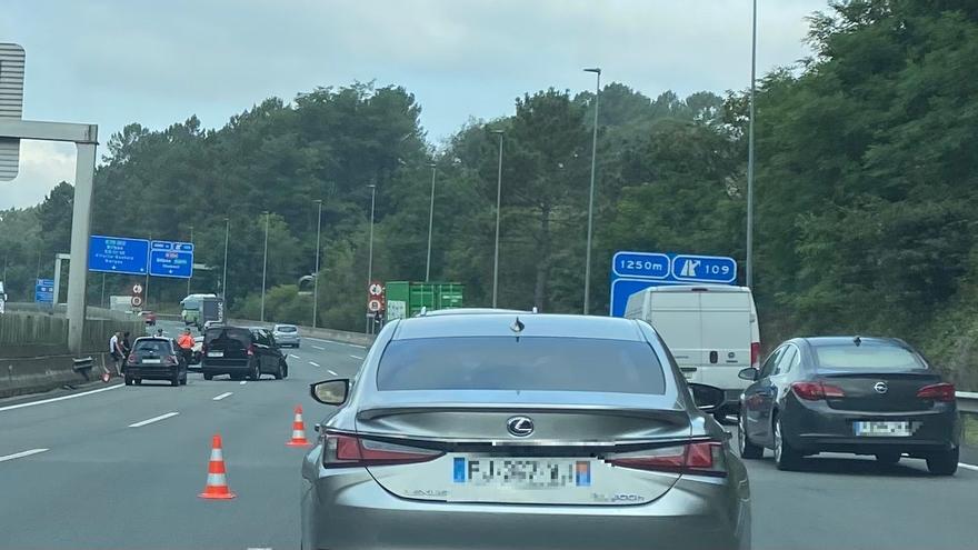 Retenciones por un accidente entre varios vehículos en la A-8 a la altura de Galdakao dirección Bilbao