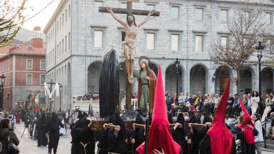 La Santa Escuela de Cristo de Orduña exhibe su patrimonio a las puertas de su 350 aniversario