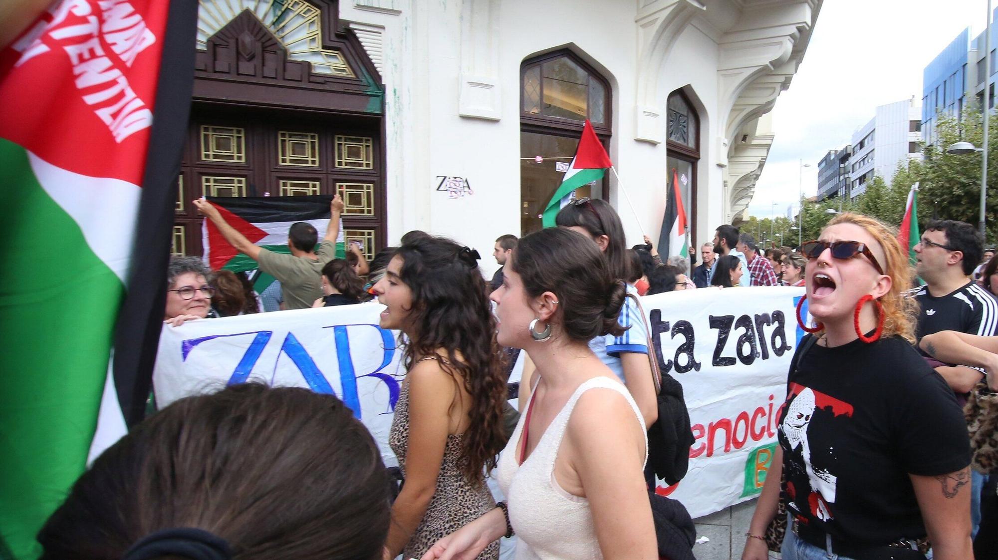Fotos de la concentración en apoyo a Palestina en Pamplona este sábado
