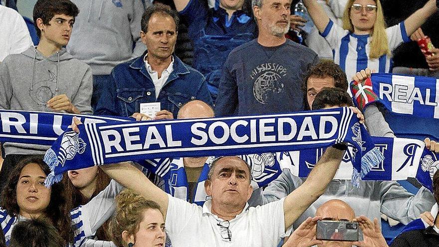 Aficionados de la Real en el último partido de la temporada 2021/22, que tuvo lugar el domingo 22 de mayo ante el Atlético de Madrid.