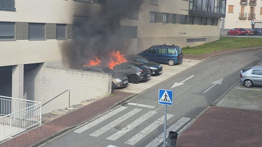 Un incendio de un vehículo en Irurtzun modifica el recorrido de la Korrika