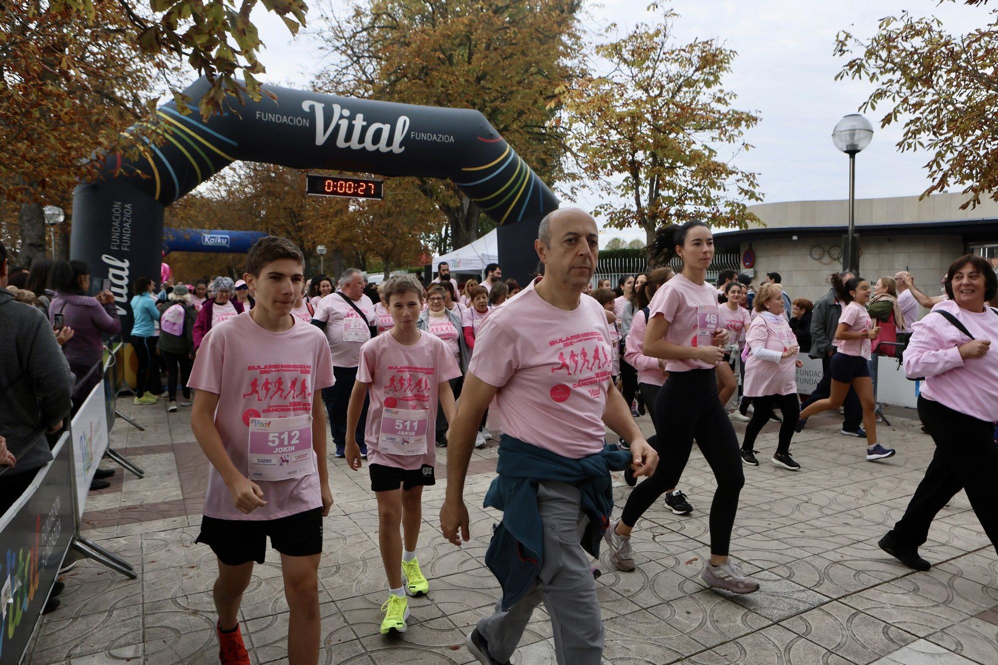 En imágenes: Vitoria se vuelca con la VI Carrera Solidaria contra el Cáncer de Mama