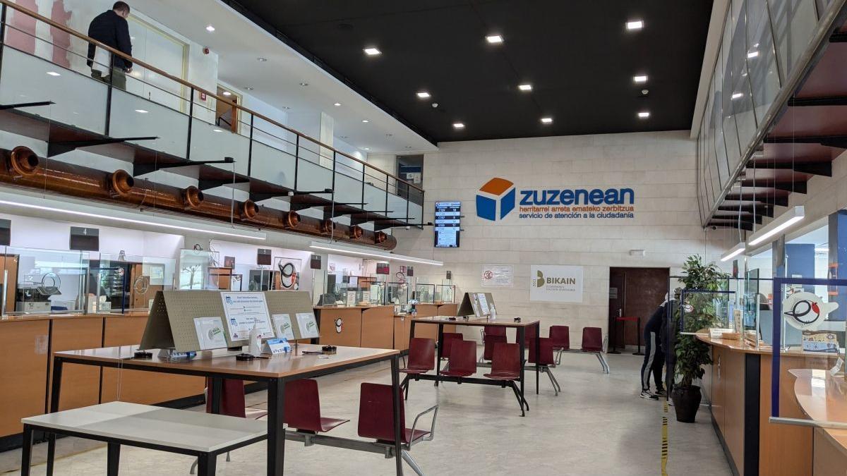 Oficina de Zuzenean, el servicio de atención a la ciudadanía del Gobierno Vasco, en Donostia.