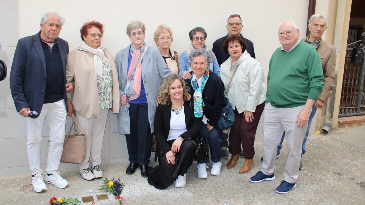 Los familiares y descendientes de la familia Garijo posaron junto a los tropezones de Faustino y Justo.