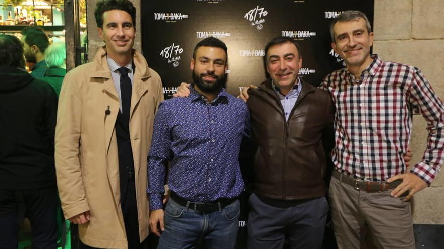 Xabier Ochandiano, Aitor Parte, Félix Parte y Raúl Izquierdo en la sala de máquinas del nuevo local, Toma y Daka, de la Plaza Nueva. Fotos: Oskar M. Bernal