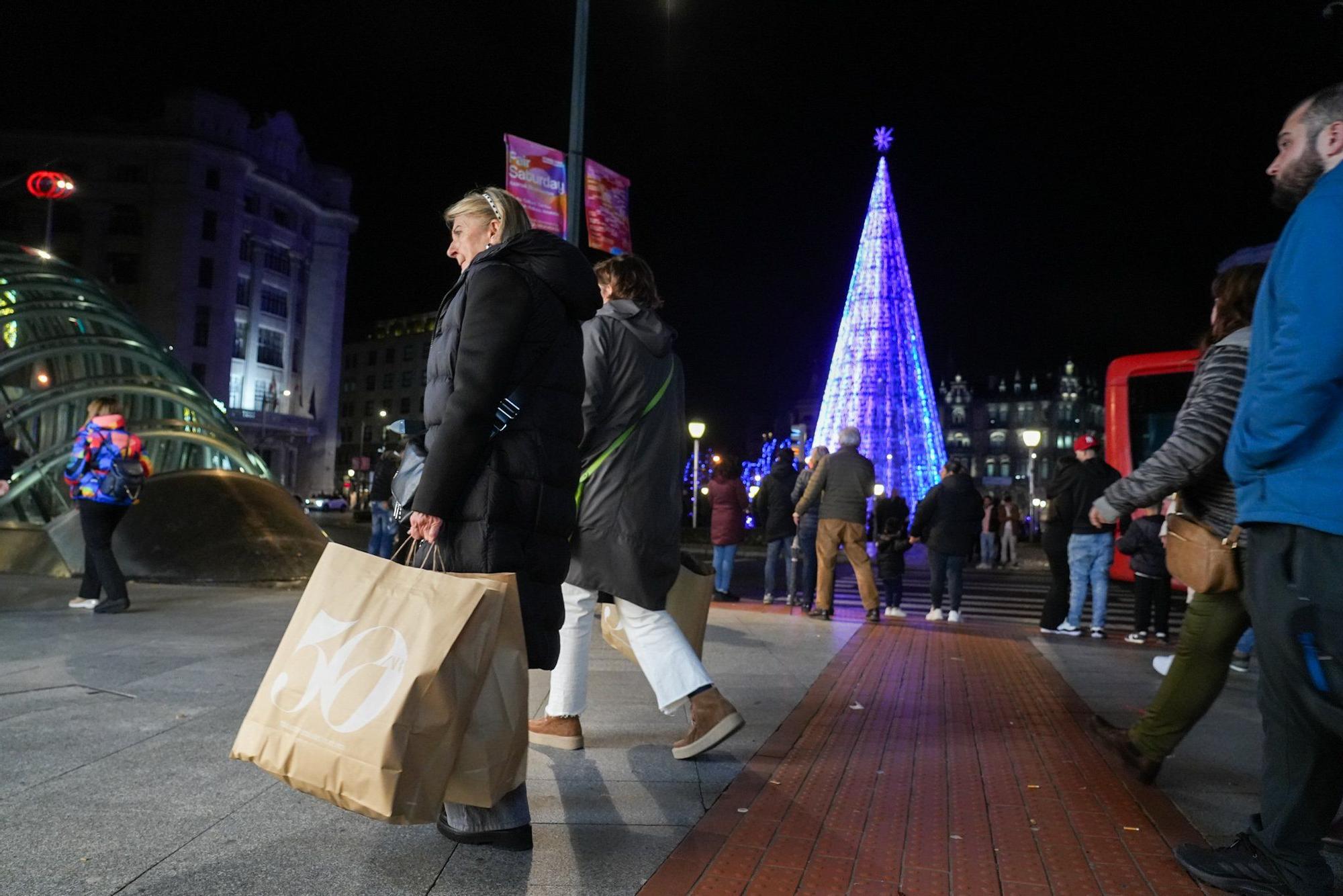 En imágenes: la Navidad ya luce en Bilbao