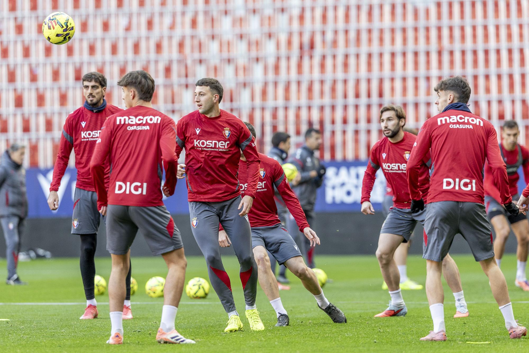 Osasuna se ejercita a puerta cerrada en El Sadar (miércoles 26 de noviembre de 2025)