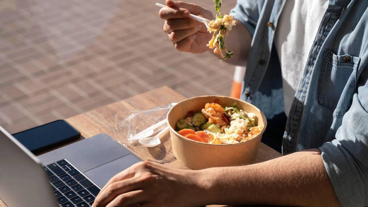 &quot;Te deben pagar la hora de comer&quot;
