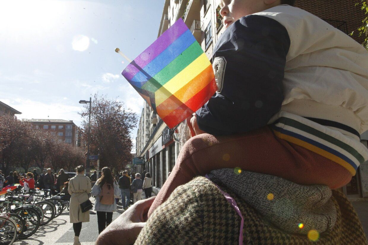 En imágenes: éxito absoluto en la fiesta contra de la LGTBIfobia de la zona Gorbea de Vitoria