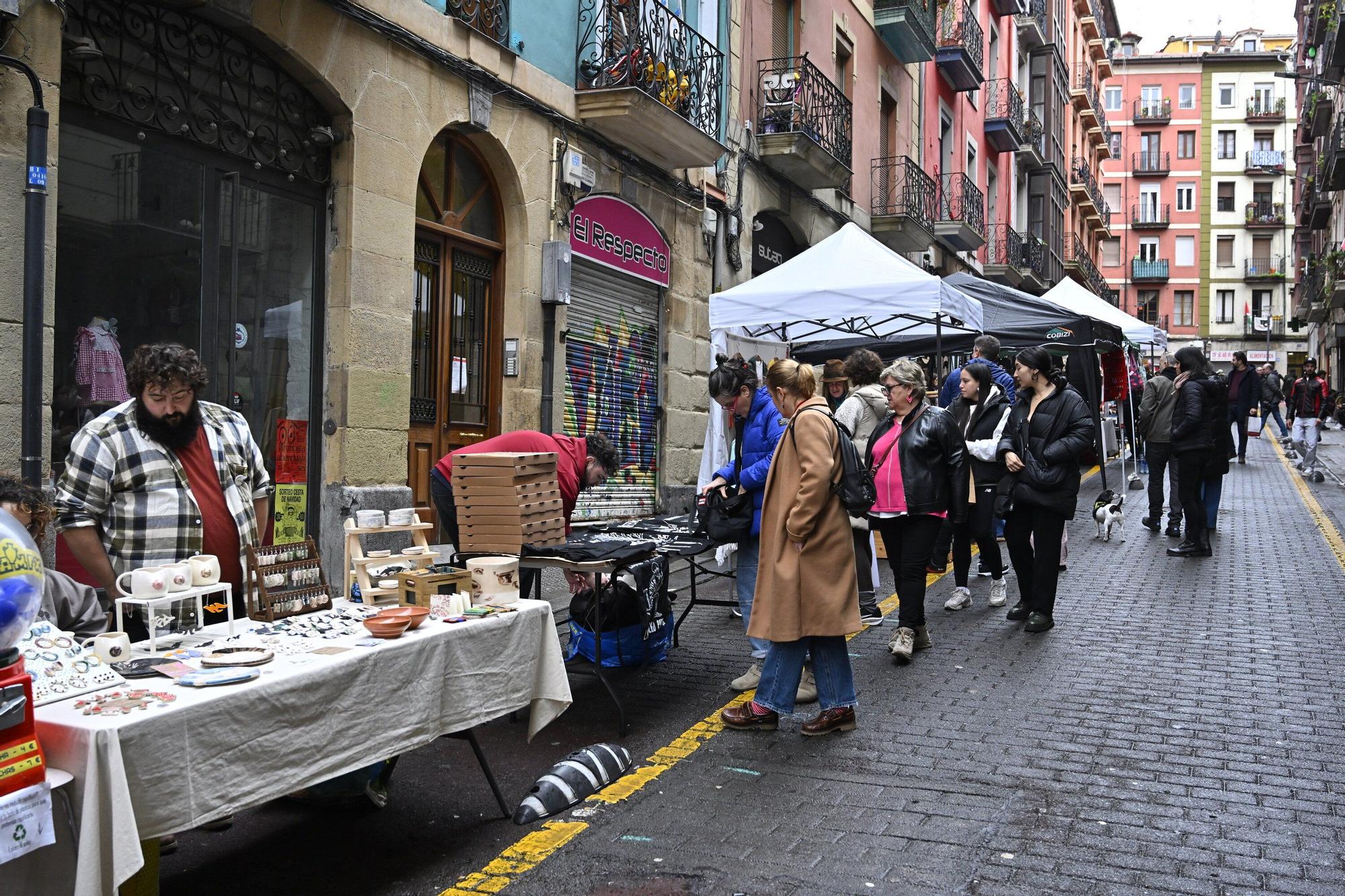 En imágenes: el mercado del Dos de Mayo se viste de Navidad