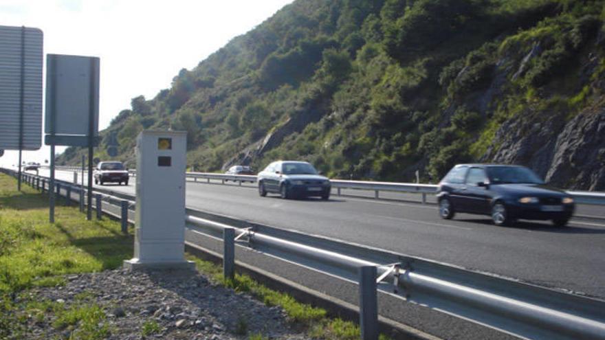Vista de la cabina del radar fijo ubicado en el kilómetro 127,680 de la A 15.
