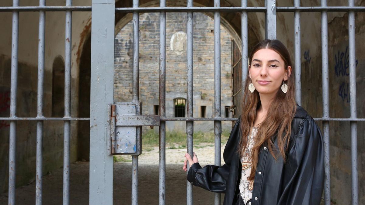 Beatriz M. Larragueta es una directora y guionista navarra graduada en Comunicación Audiovisual que se focaliza en el cine documental y social.
