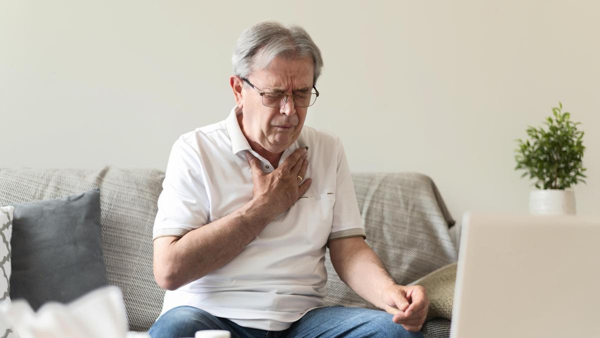 Un hombre sufre un infarto