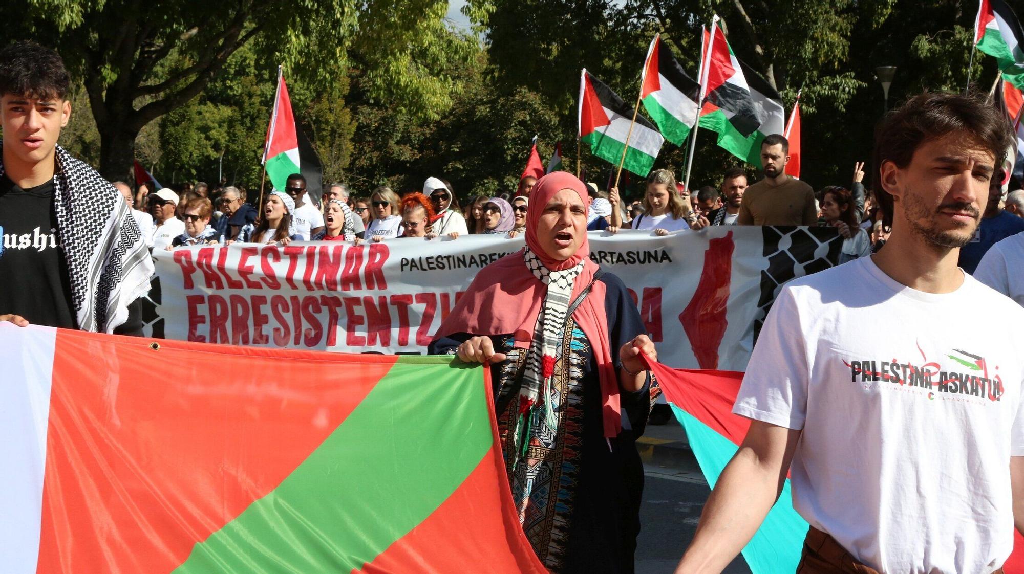 Fotos de la concentración en apoyo a Palestina en Pamplona este sábado