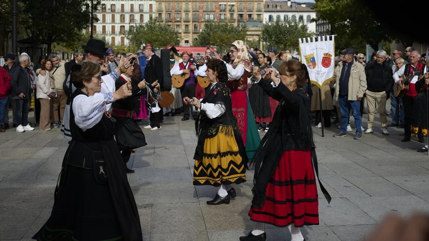 Fotos del recibimiento a la Federación Casas Regionales en Navarra en el Palacio de Navarra