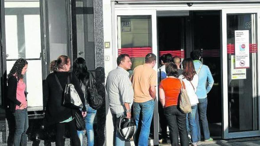 Los hogares con todos sus miembros en paro se reduce en 136.100 hasta los 1.657.500