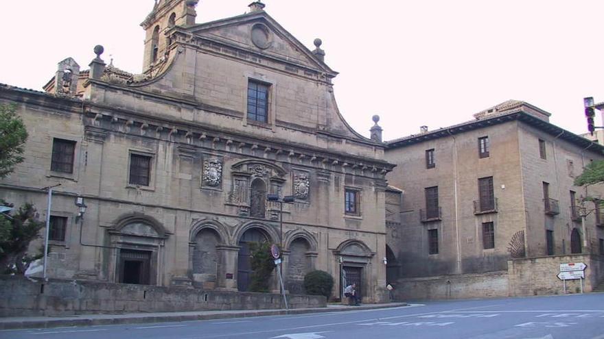 Edificio Recoletas, declarado Conjunto Histórico Artístico por el Gobierno de Navarra.